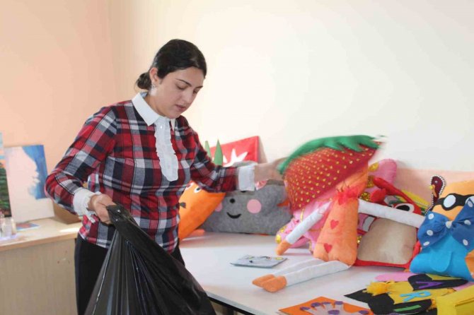 Iğdır’dan Deprem Bölgesine Usta Öğreticiler Çocukları Eğlendirmek İçin Gitti