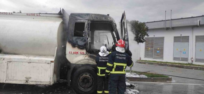 Yalova’da Madeni Yağ Yüklü Tankerde Korkutan Yangın