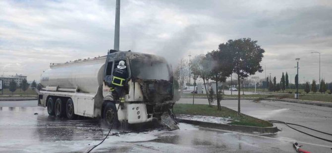 Yalova’da Madeni Yağ Yüklü Tankerde Korkutan Yangın