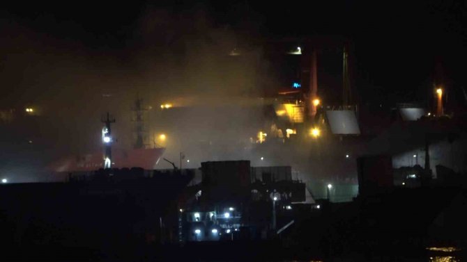 Tuzla’da Balıkçı Gemisinde Yangın