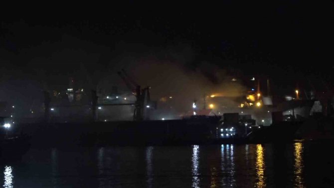 Tuzla’da Balıkçı Gemisinde Yangın