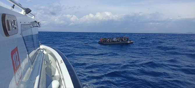 İ̇zmir Açıklarında 80 Göçmen Kurtarıldı