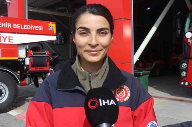 Depremin, Kahraman Kadın Arama Kurtarma Gönüllüsü