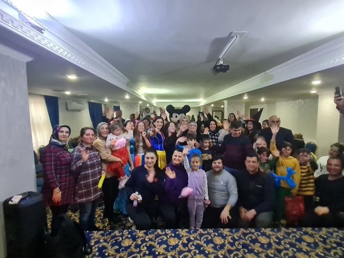 Birkaç Saatte Olsa Depremzede Çocuklara Depremi Unutturdular