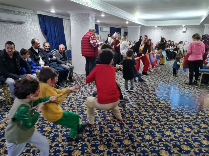 Birkaç Saatte Olsa Depremzede Çocuklara Depremi Unutturdular