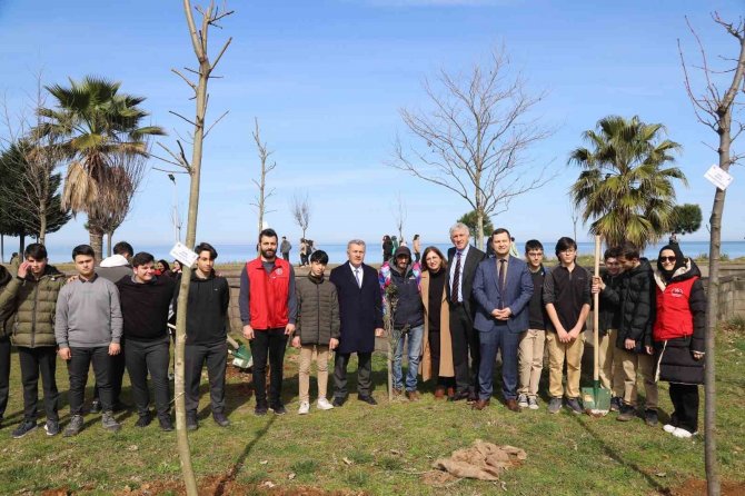 Of’ta Deprem Anısına Fidanlar Dikildi