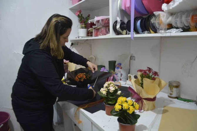 Evi Yıkılan, İşyeri Hasar Alan Yasemin, Kadınlar Gününde İşyerini Açtı