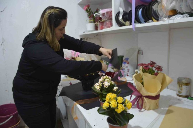 Evi Yıkılan, İşyeri Hasar Alan Yasemin, Kadınlar Gününde İşyerini Açtı