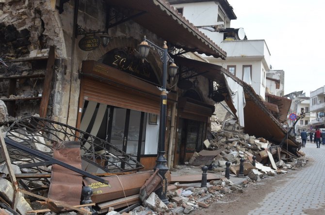Tarihi Demirciler Çarşısı Da Depremde Ağır Hasar Aldı