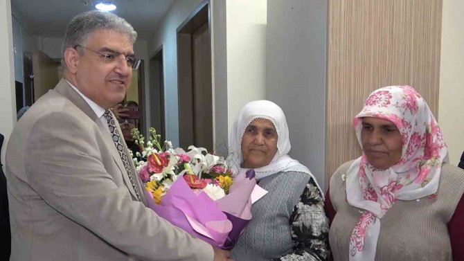 Depremzede Şehit Ağabeyi Gözdaş: "Kendilerini Bilmezler Devlete Atıp Tuttu"