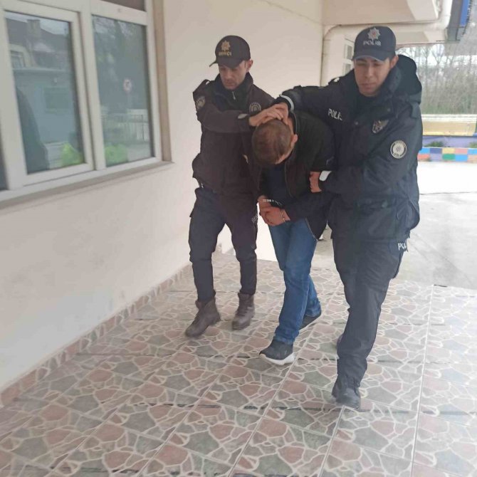 Kurşun Cebindeki Telefona İsabet Etti, Hayatı Kurtuldu