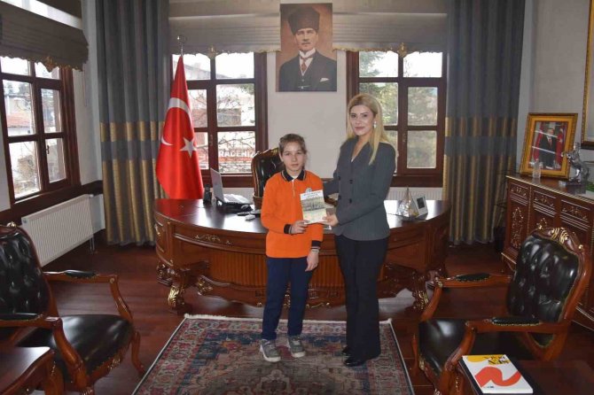 Çeyizlik Eşyaların Satışından Elde Edilen 15 Bin Tl’lik Gelir, Depremzedelere Bağışlandı