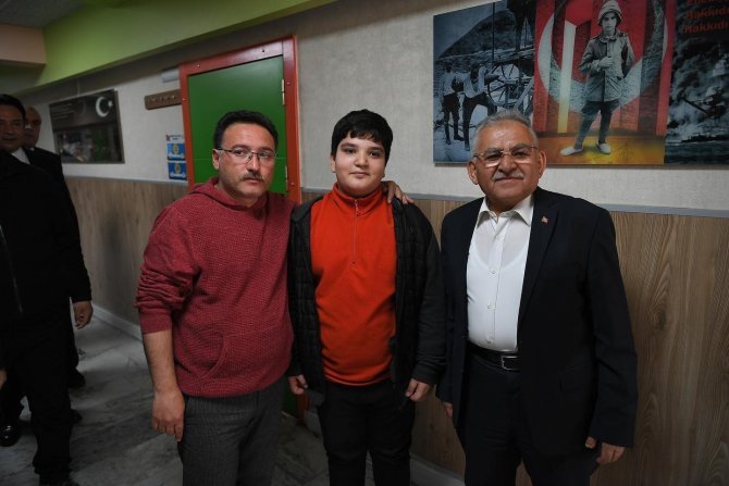 Vali Çiçek Ve Başkan Büyükkılıç’tan Eğlenceli ‘Deprem Bilinçlendirmesi’