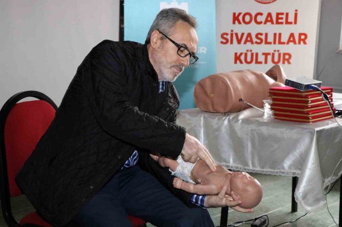 Afetlerdeki Kazaları En Aza İndirmek İçin İlk Yardım Eğitimi Verildi