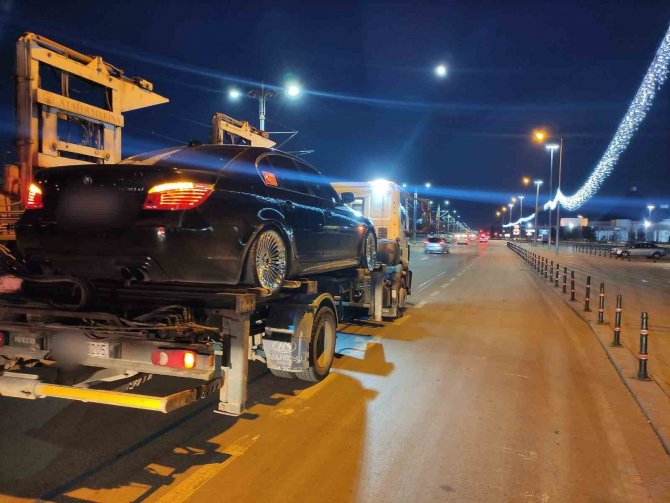 Çakar Ve Siren Sistemi Kullanan Sürücüye 9 Bin 951 Lira Ceza