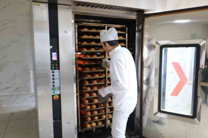 Liseliler Deprem Bölgesine 80 Bin Adet Ekmek Gönderdi