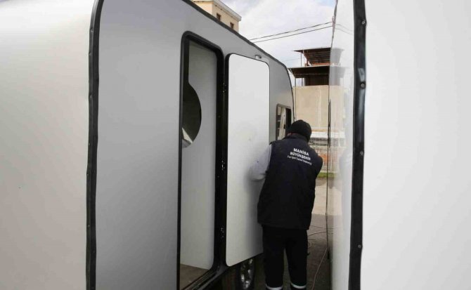 Manisalı 3 Kuzen Depremzedeler İçin Karavan Üretiyor