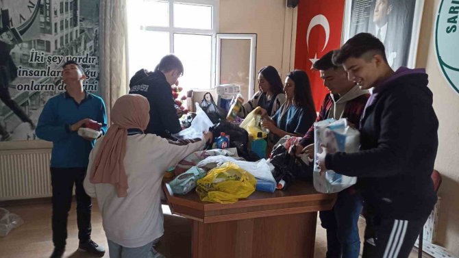 Sarıgöl Anadolu İ̇hl’den Depremzede Ailelere ’Kadınlar Günü’ Yardımı