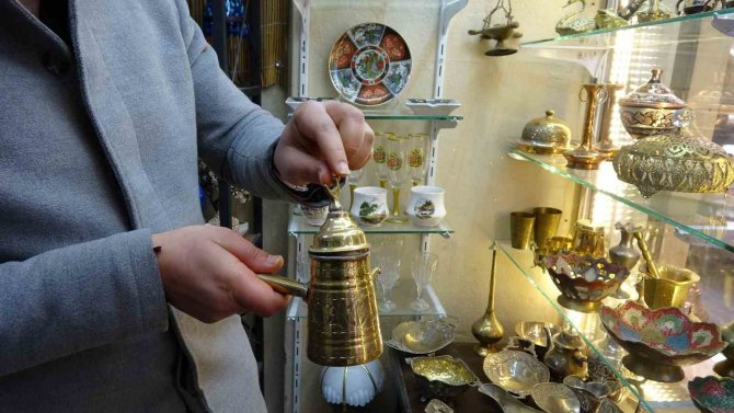 Anne Ve Babasının Antika Merakı Önce Hobi, Sonra Gelir Kapısı Oldu