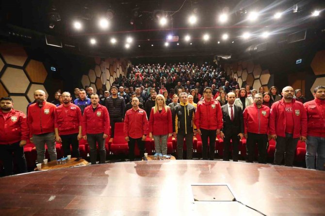 Akut Depremle İlgili Seminer Gerçekleştirdi