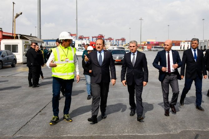 Vali Pehlivan: "39 Gemi İle Gelen 242 Yardım Tırı Afet Bölgesine Gönderildi"