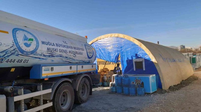 Muğla Büyükşehir Ekipleri Çadır Kentlerin Su İhtiyaçlarını Karşılıyor