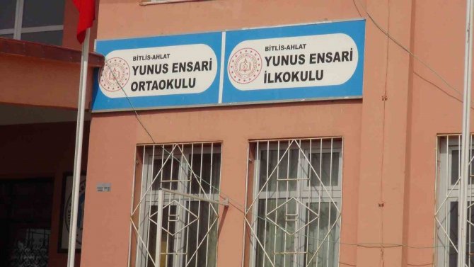 Ahlat’ta Bir Okul Deprem Tedbirleri Çerçevesinde Boşaltıldı