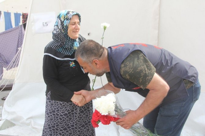 Palandöken Ekibi Depremzede Kadınların Hüznünü Paylaştı