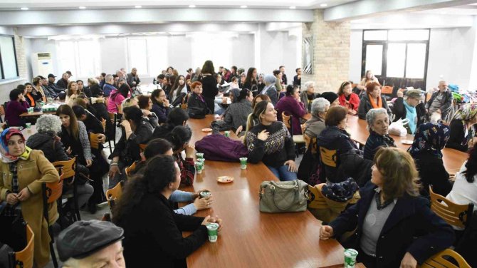 Söke’de 8 Mart’ta Depremzede Kadınlarla Bir Araya Geldiler