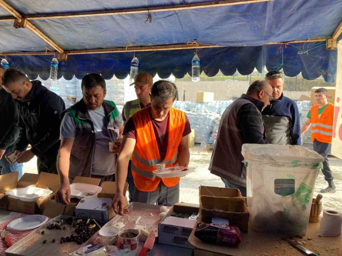 Şaphane Aşevinden Depremzedelere Sıcak Yemek Hizmeti
