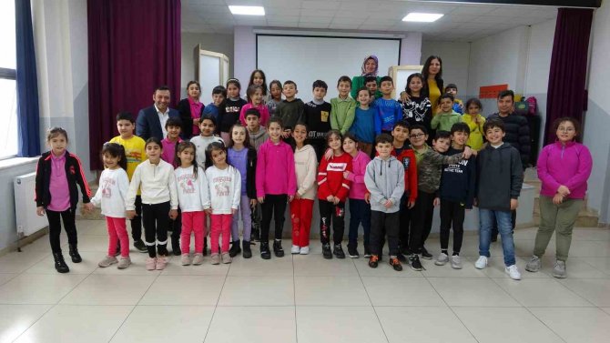 Isparta’da Eğitim Gören Depremzede Çocuklara Drama Etkinlikleriyle Yaşadıkları Travmalar Unutturuluyor