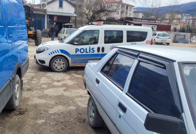 Kurşun Cebindeki Telefona İsabet Etti, Hayatı Kurtuldu