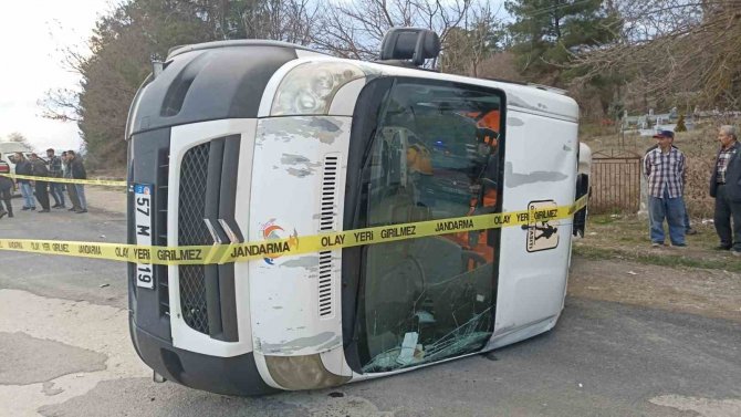 Sinop’ta Öğrenci Servisi İle Otomobil Çarpıştı: 11 Yaralı