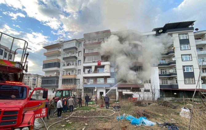 Sinop’ta Apartman Dairesinde Yangın: 1 Kişi Dumandan Etkilendi