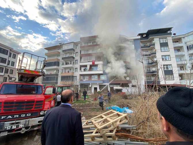Sinop’ta Apartman Dairesinde Yangın: 1 Kişi Dumandan Etkilendi
