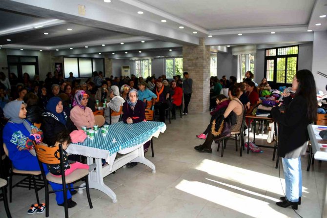 Söke’de 8 Mart’ta Depremzede Kadınlarla Bir Araya Geldiler