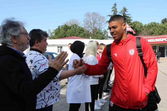Samsunspor Kafilesi Sakarya’ya İddialı Gitti