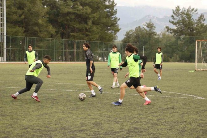 Genç Horozlar, Manisa’yı Puansız Göndermek İstiyor