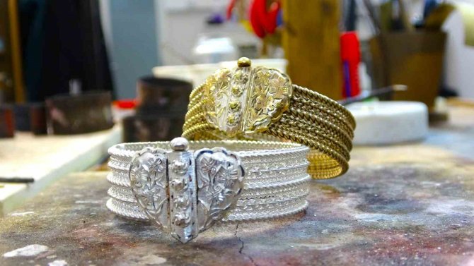 Erkek Ustalar Tarafından 3 Asırdır Üretiliyordu, Artık Kadın Ustalar Da Üretecek