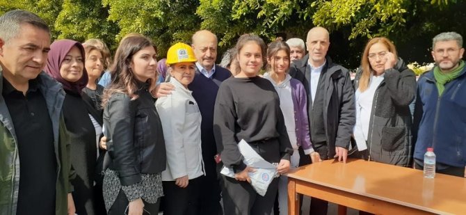 Türk-i̇ş Kadın Heyeti Deprem Bölgesinde