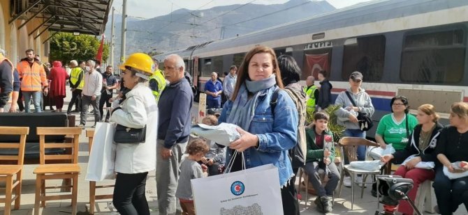 Türk-i̇ş Kadın Heyeti Deprem Bölgesinde