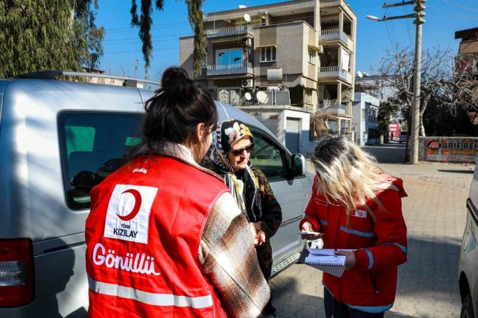 Kadınlar, Türk Kızılay’a Katkı Sağlıyor