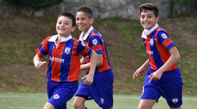 U12 İ̇zmir Cup Şampiyonlar Ligi Formatında