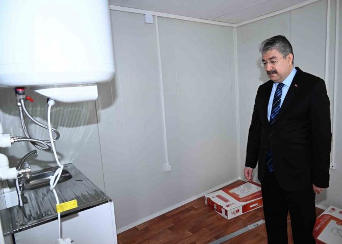 Vali Yılmaz, Konteyner Kent Alanında İnceleme Yaptı