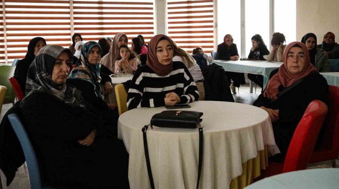 Van’daki Depremzede Kadınlar ‘8 Mart’ta Unutulmadı