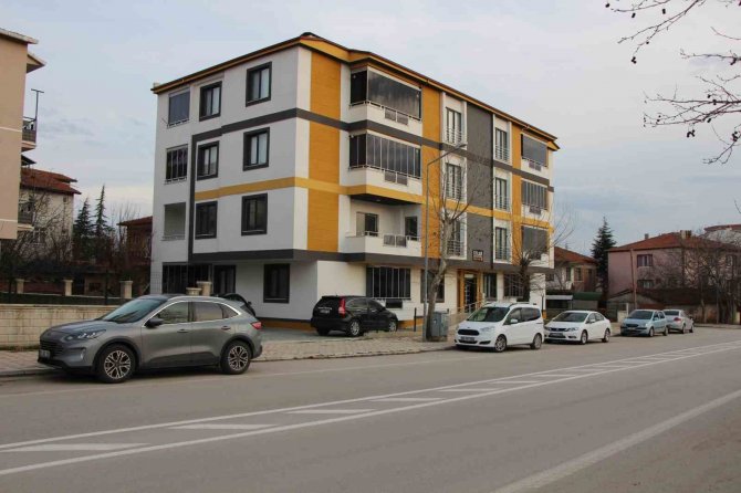 Kahraman Madenciden Alkışlık Hareket: Yeni Evinin Kapısını Depremzede Aileye Açtı