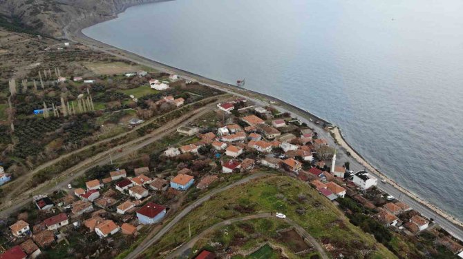 Faylı Köy, Korkuyla Yaşıyor: 111 Yıldır Uyuyan Canavar Buradan Karaya Çıkıyor
