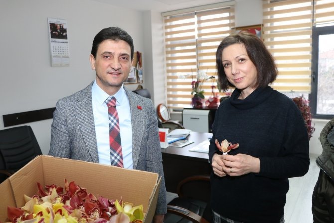 Müdür Parıldar, Personellerinin Kadınlar Günü’nü Kutladı