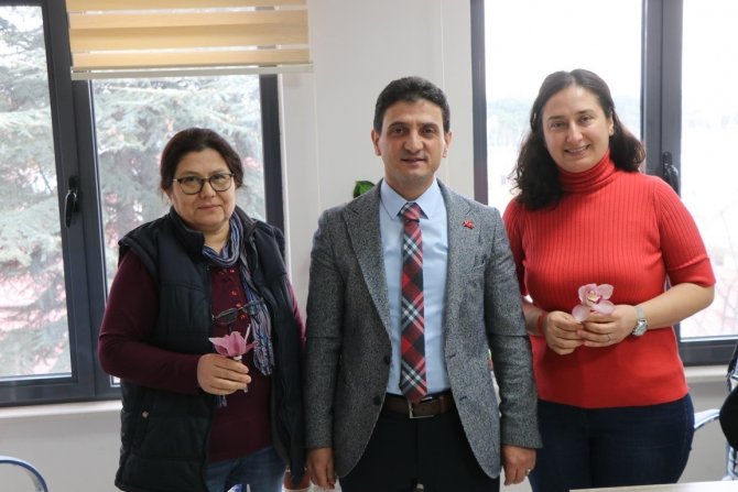 Müdür Parıldar, Personellerinin Kadınlar Günü’nü Kutladı