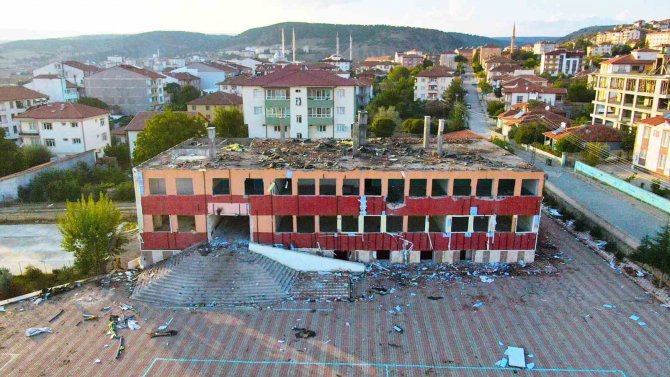 Çekerek Belediye Başkanı Çakır, İlçeden Geçen Diri Fay Hatlarına Dikkat Çekti